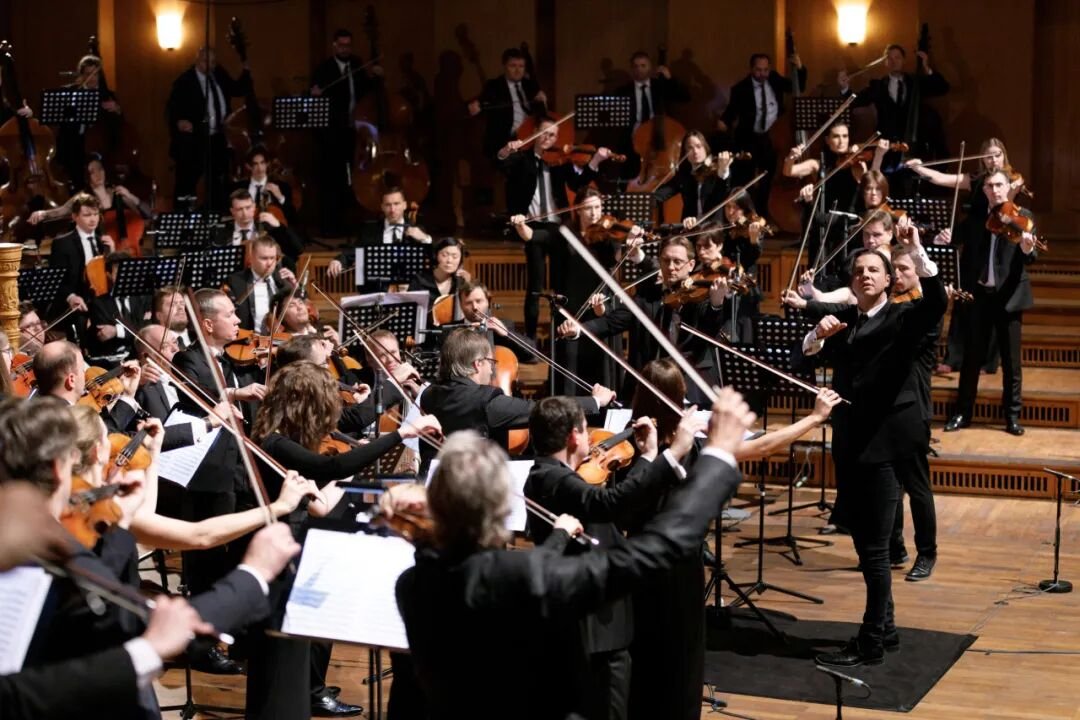 Teodor Currentzis conducting musicAeterna